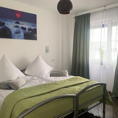 Ferienwohnung-Weinstadt Esterno foto
