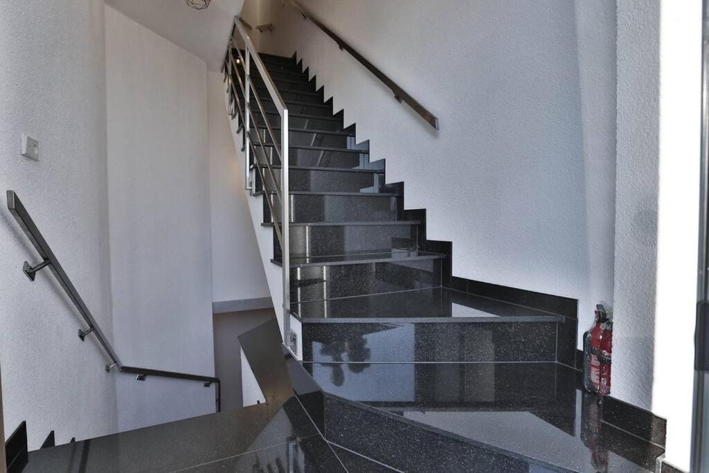 Ferienwohnung-Weinstadt Esterno foto