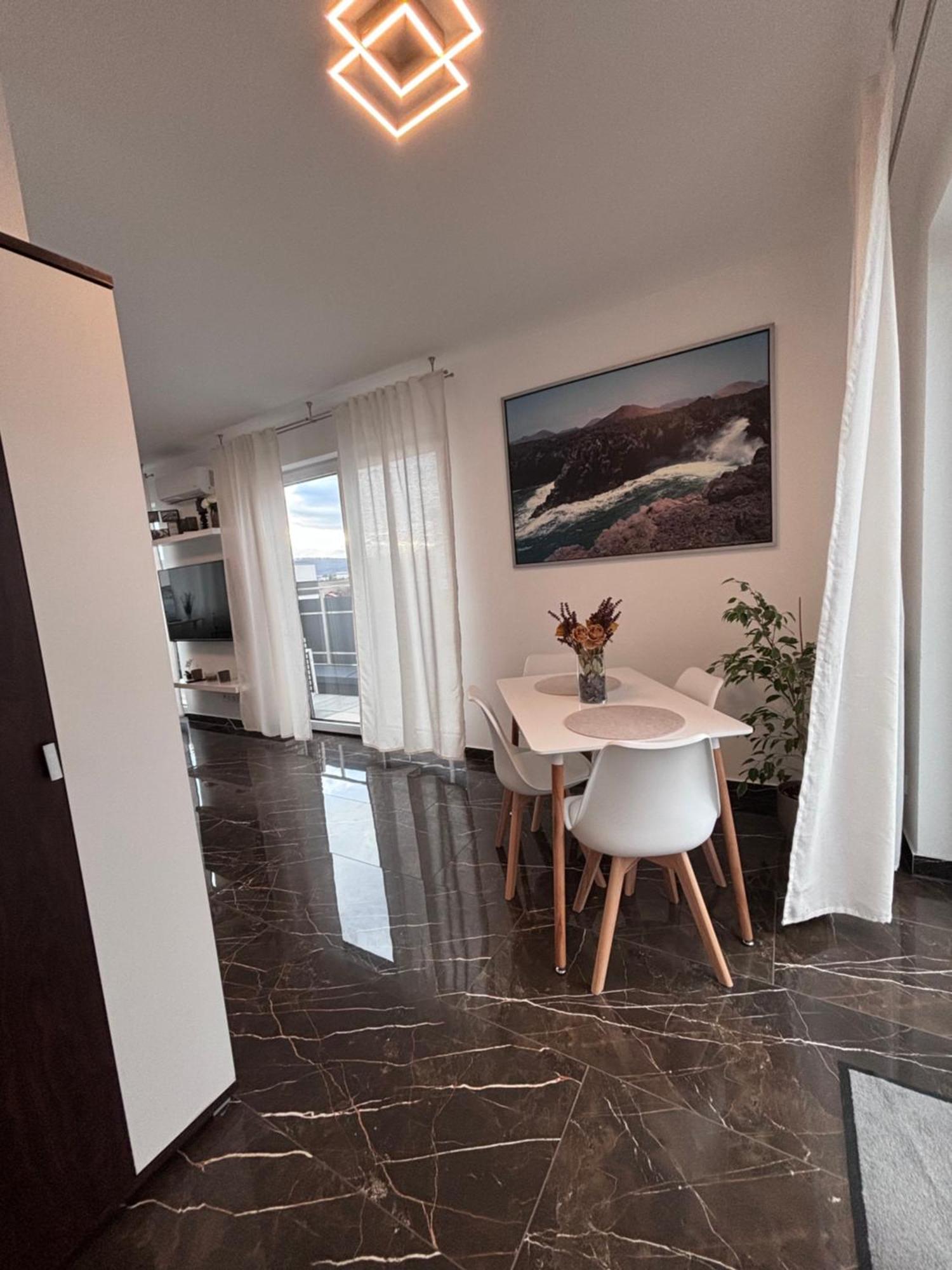 Ferienwohnung-Weinstadt Esterno foto