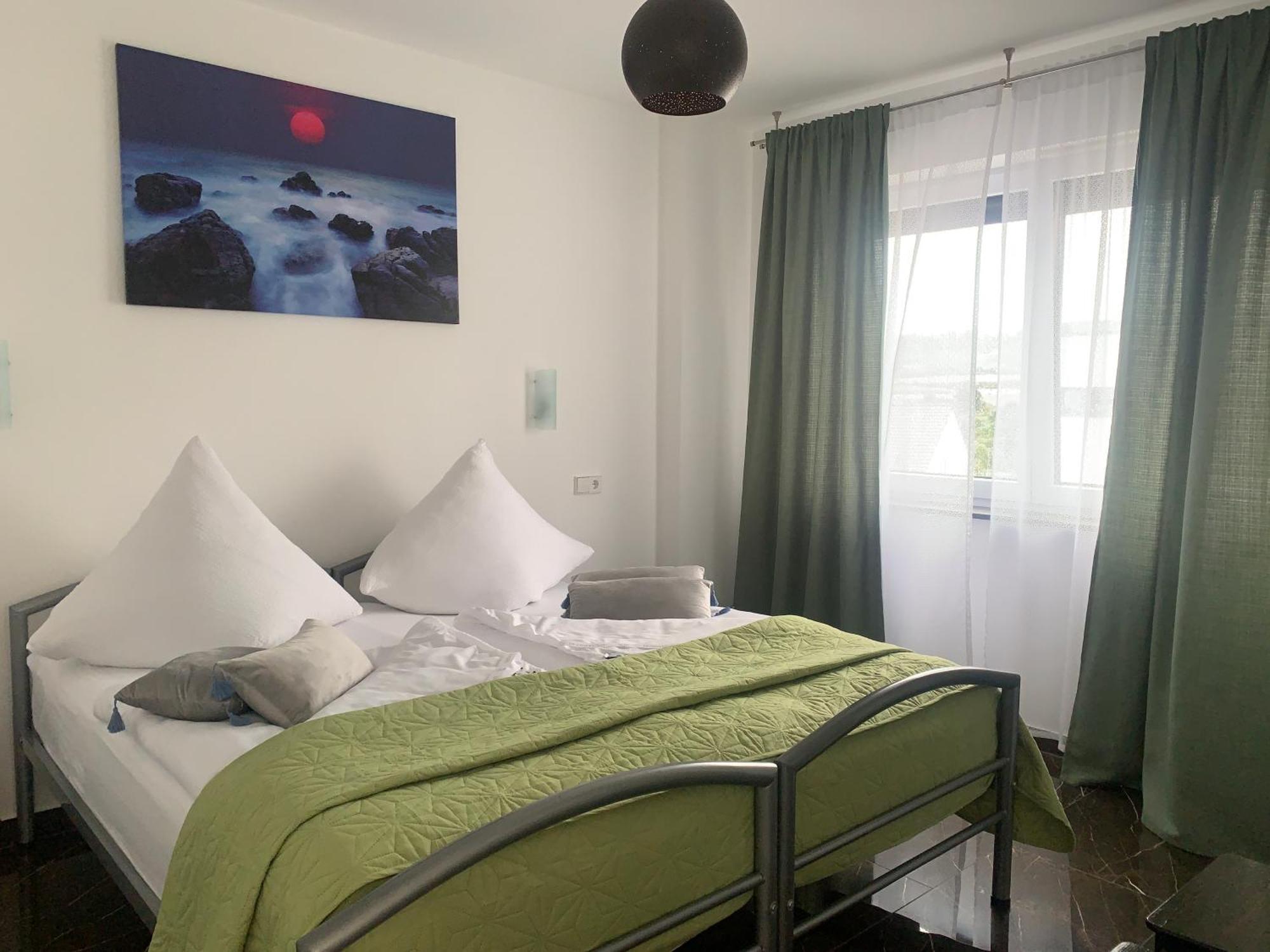 Ferienwohnung-Weinstadt Esterno foto