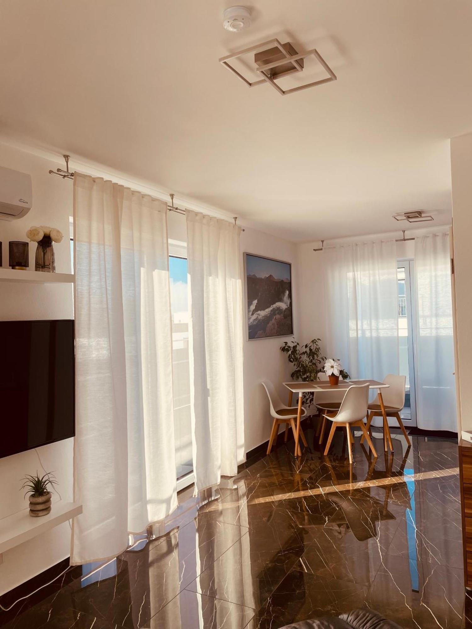 Ferienwohnung-Weinstadt Esterno foto